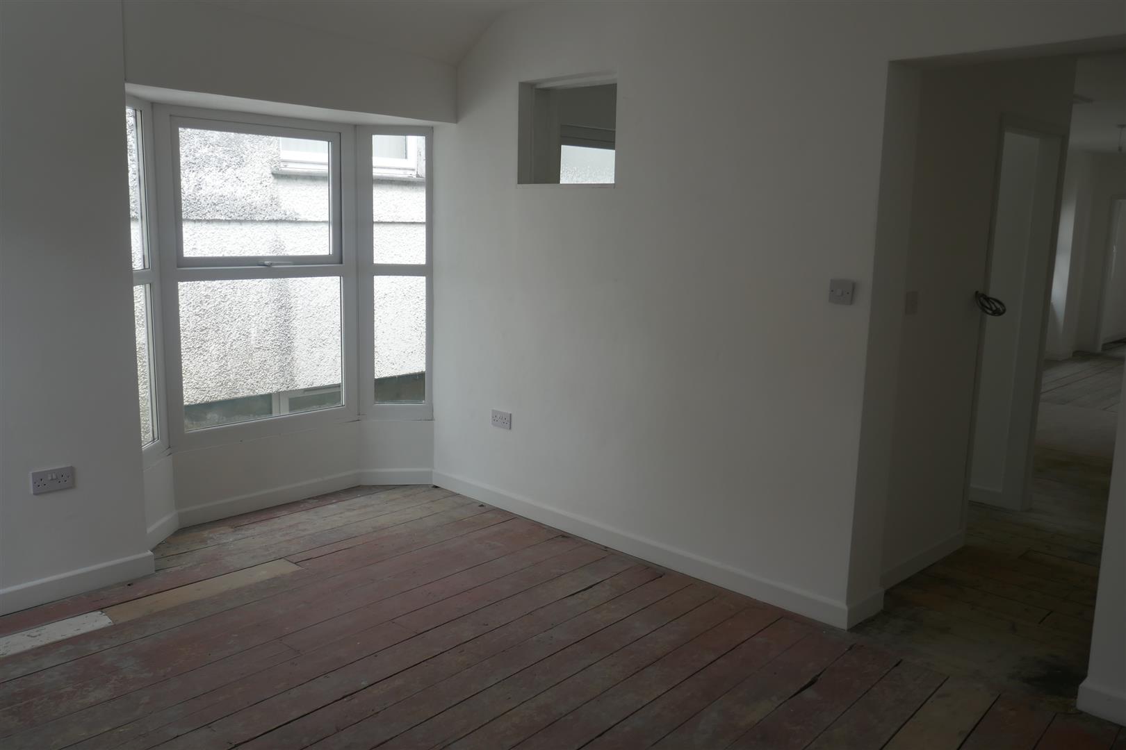 REAR LIVING ROOM